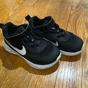 Toddler Nike revolution 8C